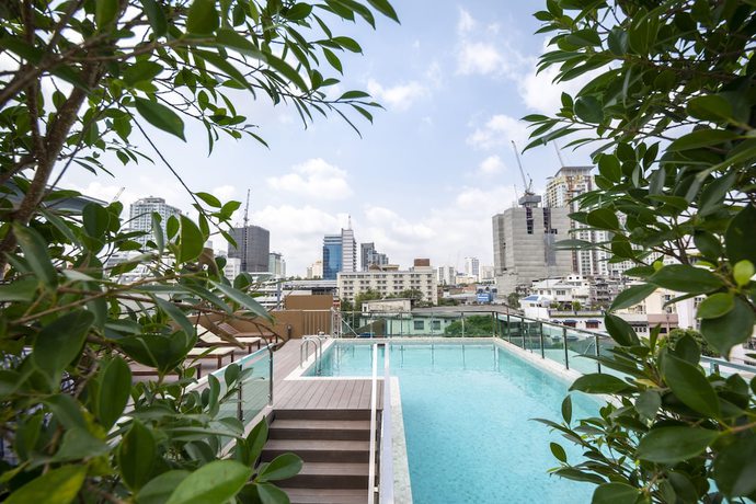 Imagen de la piscina del Hotel Hyde Park Bangkok. Foto 18
