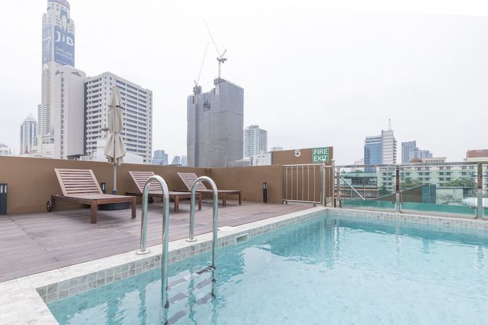 Imagen de la piscina del Hotel Hyde Park Bangkok. Foto 19