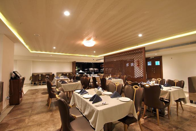 Imagen del bar/restaurante del Hotel Hyderabad Grand. Foto 5