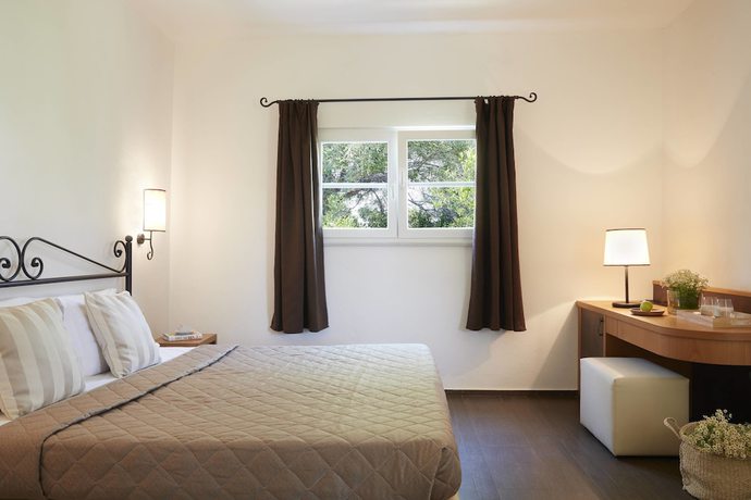 Imagen de la habitación del Hotel Hydra Beach Resort. Foto 2