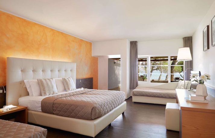 Imagen de la habitación del Hotel Hydra Beach Resort. Foto 5