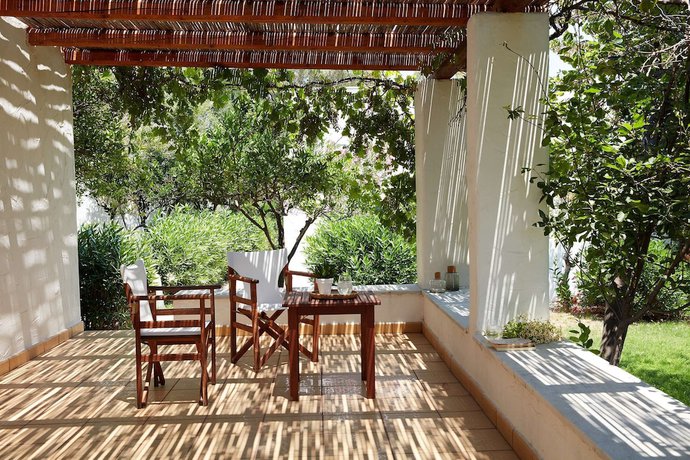 Imagen de la habitación del Hotel Hydra Beach Resort. Foto 6