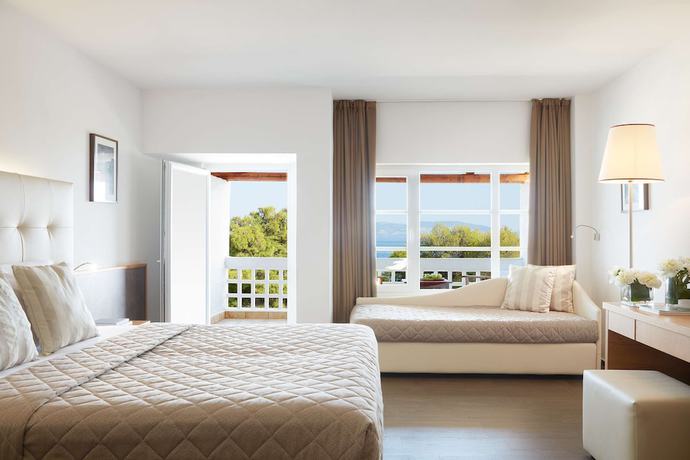 Imagen de la habitación del Hotel Hydra Beach Resort. Foto 7