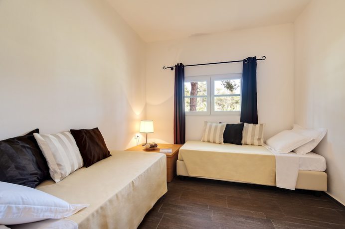 Imagen de la habitación del Hotel Hydra Beach Resort. Foto 10