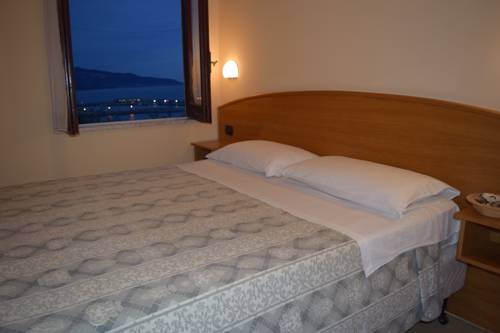 Imagen de la habitación del Hotel Hydra Club. Foto 2