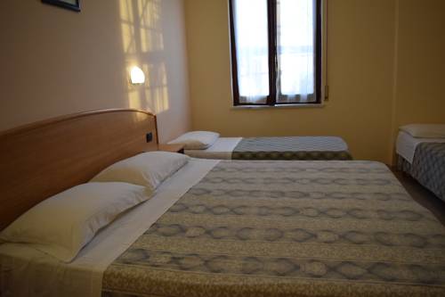 Imagen de la habitación del Hotel Hydra Club. Foto 4