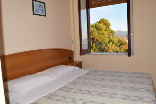 Imagen de la habitación del Hotel Hydra Club. Foto 6