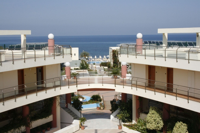 Imagen de los exteriores del Hotel Hydramis Palace Beach Resort. Foto 2