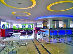 Imagen del bar/restaurante del Hotel Hydros Beach Resort. Foto 3