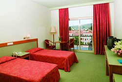 Imagen de la habitación del Hotel Hydros Beach Resort. Foto 7