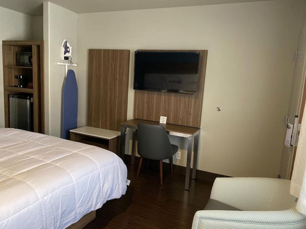 Imagen de la habitación del Hotel Hyland Motel Brea. Foto 8