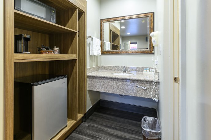 Imagen de la habitación del Hotel Hyland Motel Brea. Foto 11