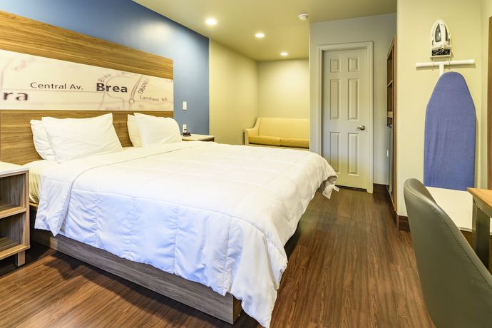 Imagen de la habitación del Hotel Hyland Motel Brea. Foto 12