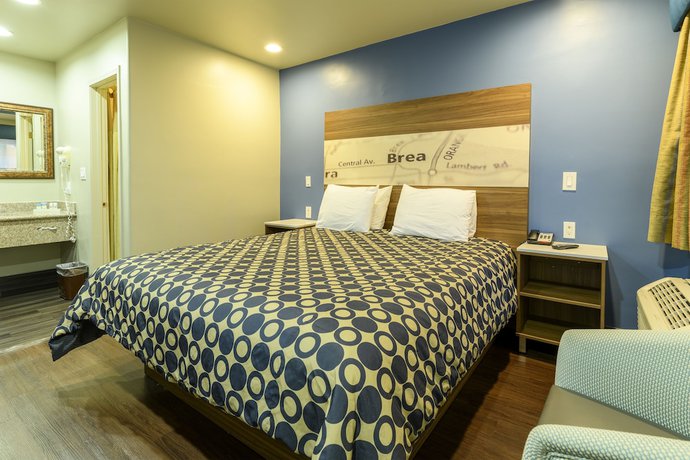 Imagen de la habitación del Hotel Hyland Motel Brea. Foto 15
