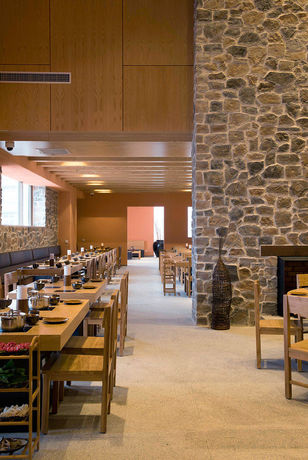 Imagen del bar/restaurante del Hotel Hylandia By Shangri-la. Foto 6