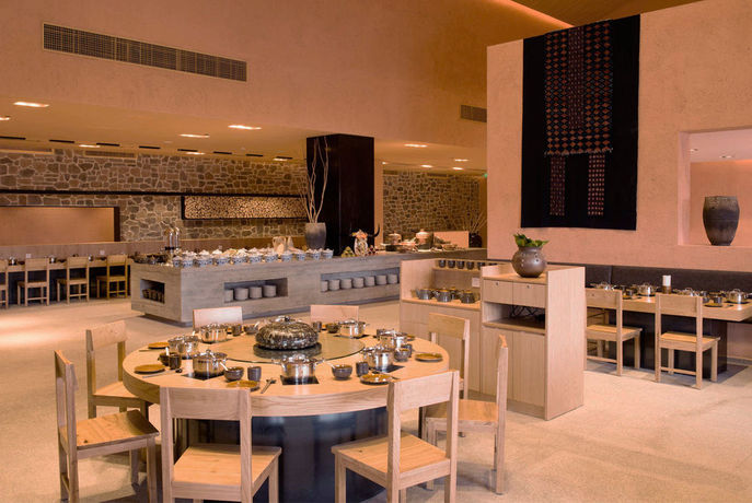 Imagen del bar/restaurante del Hotel Hylandia By Shangri-la. Foto 7