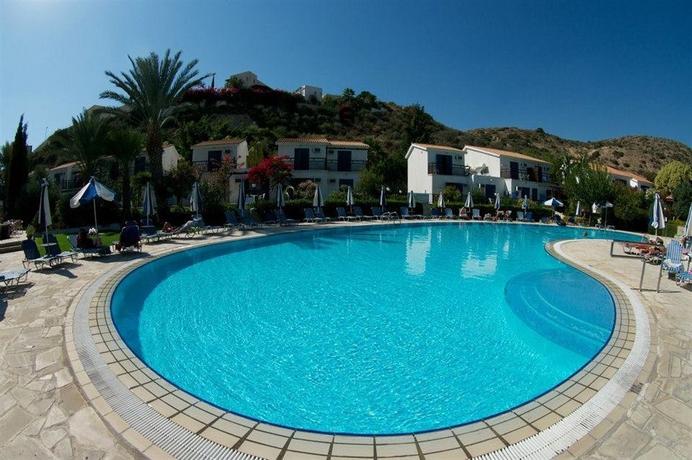 Imagen de la piscina del Hotel Hylatio Tourist Village. Foto 14