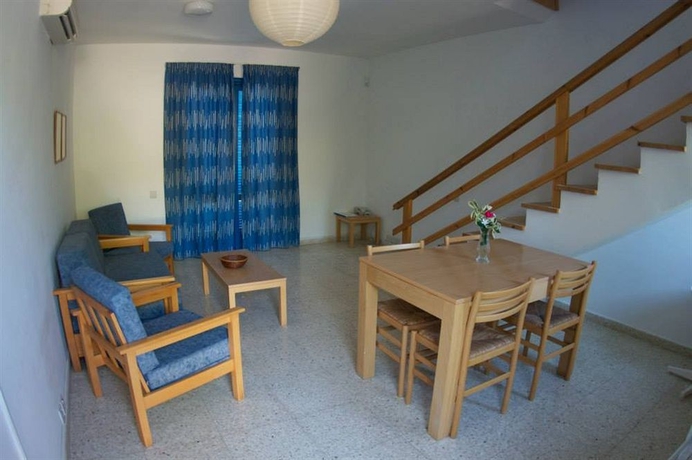 Imagen de los interiores del Hotel Hylatio Tourist Village. Foto 11