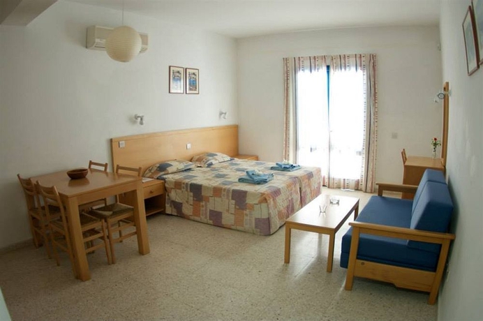 Imagen de la habitación del Hotel Hylatio Tourist Village. Foto 5