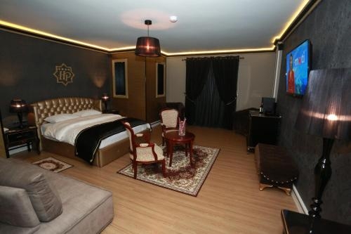 Imagen de la habitación del Hotel Hymetis Palace. Foto 10
