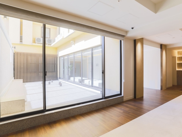 Imagen de los interiores del Hotel Hyper Hotels Passage. Foto 16