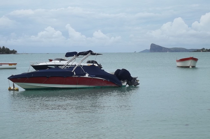 Imagen de los exteriores del Hotel Hypertek. Foto 8