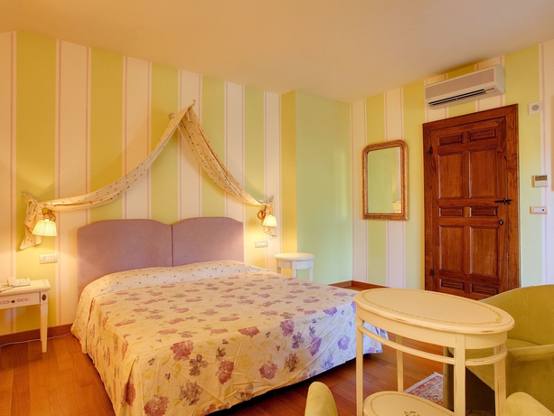 Imagen de la habitación del Hotel I Baloss di Poggio Radicati. Foto 7