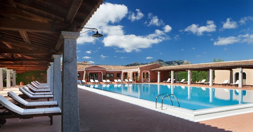 Imagen de la piscina del Hotel I Giardini Di Cala Ginepro Resort. Foto 19
