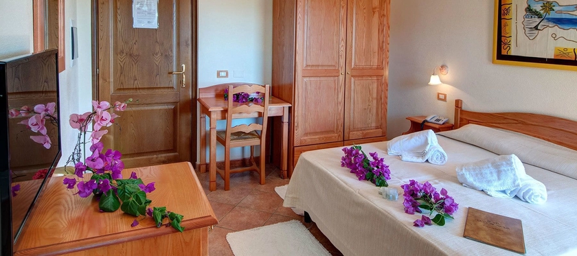 Imagen de la habitación del Hotel I Ginepri, Cala Gonone. Foto 8