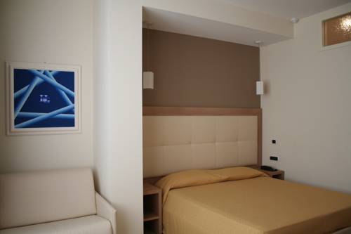 Imagen de la habitación del Hotel I Ginepri, Marina Di Castagneto Carducci. Foto 4
