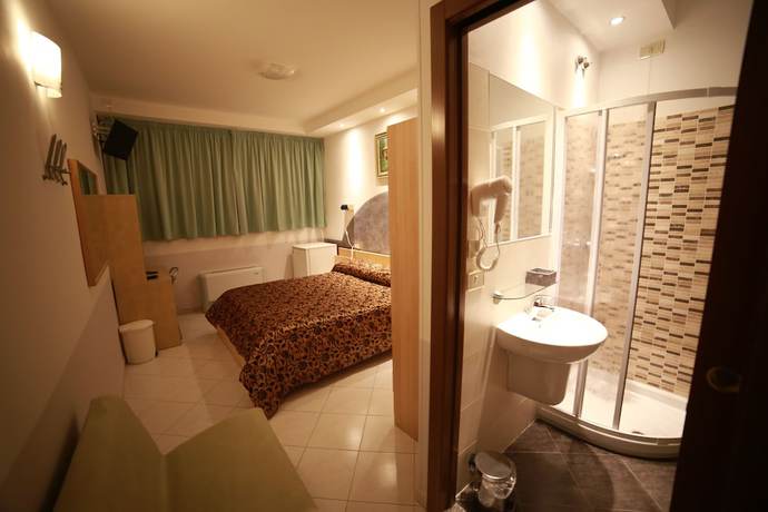 Imagen de la habitación del Hotel I Laghetti. Foto 13