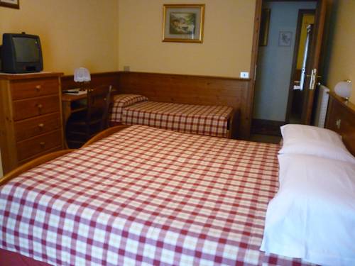 Imagen de la habitación del Hotel I Rododendri. Foto 3