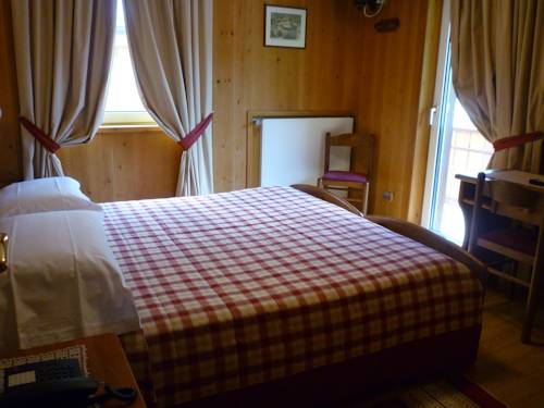 Imagen de la habitación del Hotel I Rododendri. Foto 5