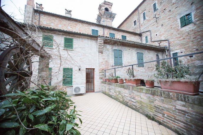 Imagen de los exteriores del Hotel I Tigli Corinaldo Albergo Diffuso. Foto 11