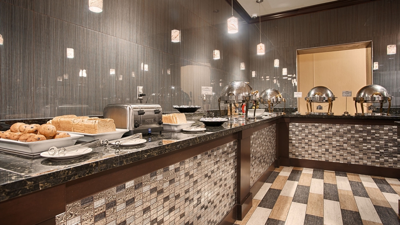 Imagen del bar/restaurante del Hotel IBAN Dallas Park Central Hotel, Trademark by Wyndham. Foto 3