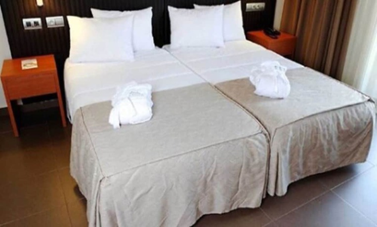 Imagen de la habitación del Hotel IBERIK BALNEARIO ROCALLAURA. Foto 8