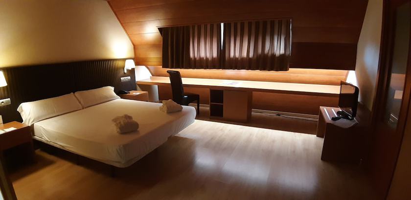 Imagen de la habitación del Hotel IBERIK BALNEARIO ROCALLAURA. Foto 9