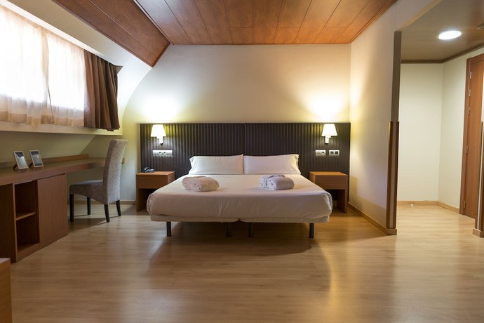 Imagen de la habitación del Hotel IBERIK BALNEARIO ROCALLAURA. Foto 13