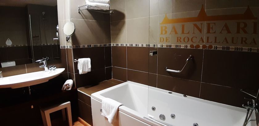 Imagen de la habitación del Hotel IBERIK BALNEARIO ROCALLAURA. Foto 19