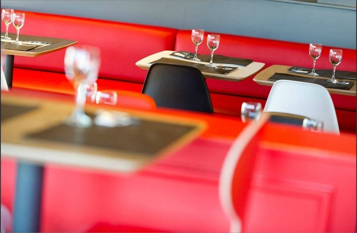 Imagen del bar/restaurante del Hotel IBIS AIRPORT. Foto 9