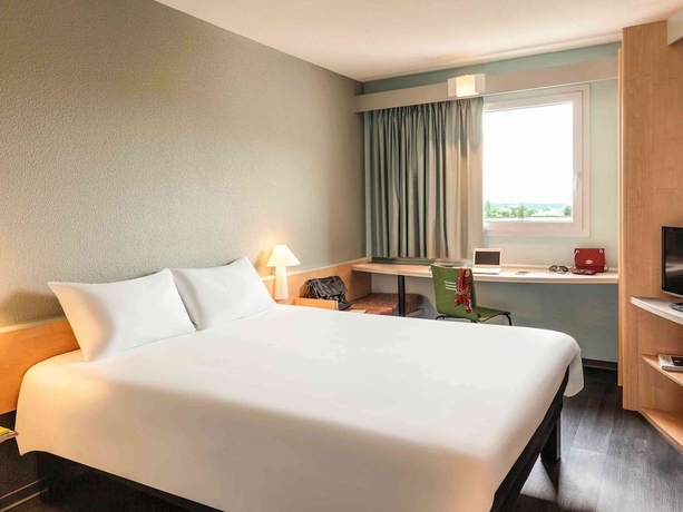 Imagen de la habitación del Hotel IBIS AUCH. Foto 11