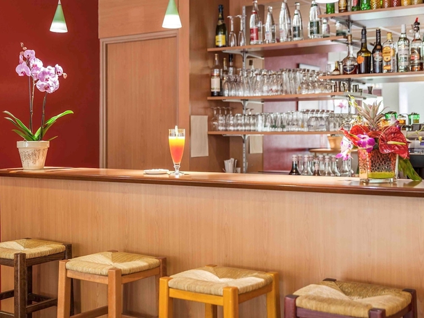 Imagen del bar/restaurante del Hotel IBIS AUCH. Foto 10