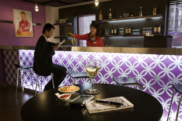 Imagen del bar/restaurante del Hotel IBIS BEIJING SANYUAN. Foto 9