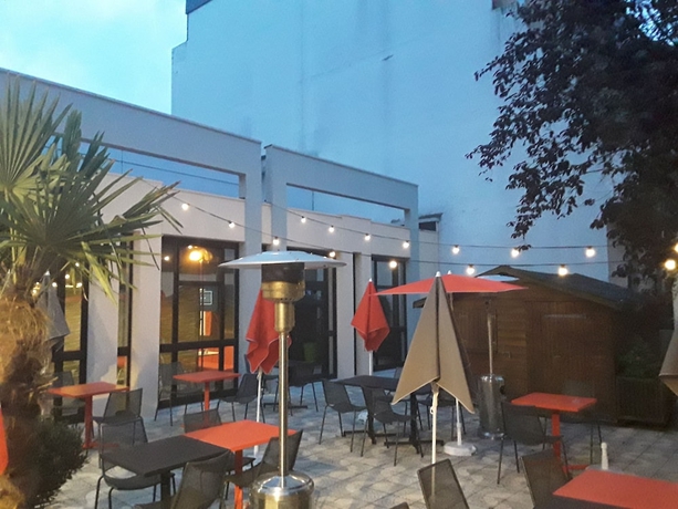 Imagen de los interiores del Hotel IBIS BOURGES. Foto 19