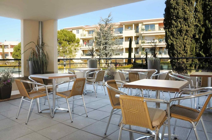 Imagen general del Hotel IBIS CANNES MOUANS SARTOUX. Foto 2