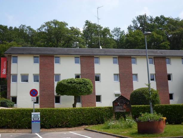 Imagen de los exteriores del Hotel IBIS FOURMIES, FOURMIES. Foto 9