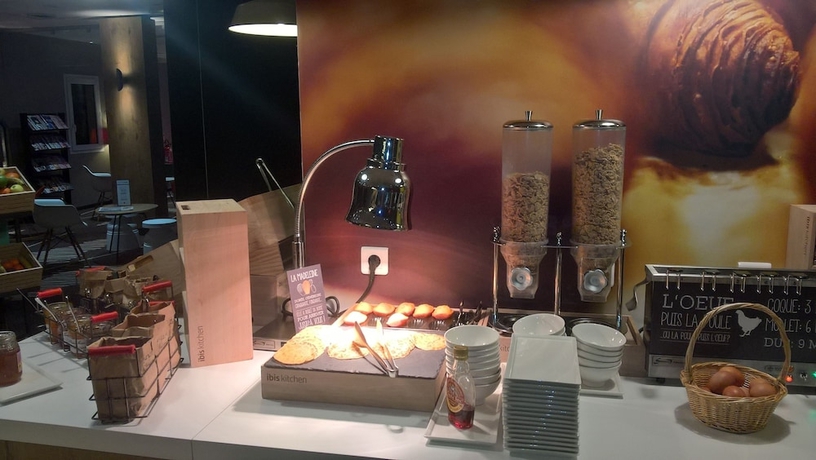 Imagen del bar/restaurante del Hotel IBIS GAP CENTRE. Foto 9