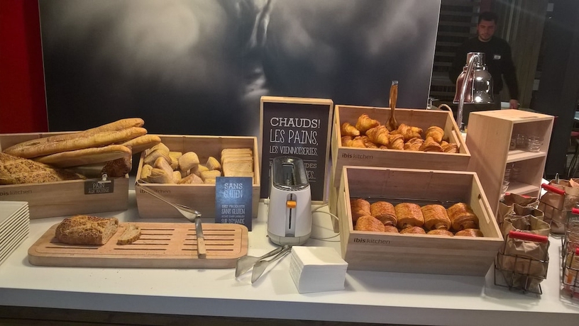 Imagen del bar/restaurante del Hotel IBIS GAP CENTRE. Foto 10