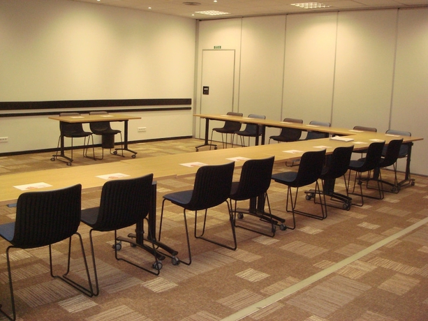 Imagen de los interiores del Hotel IBIS GAP CENTRE. Foto 19