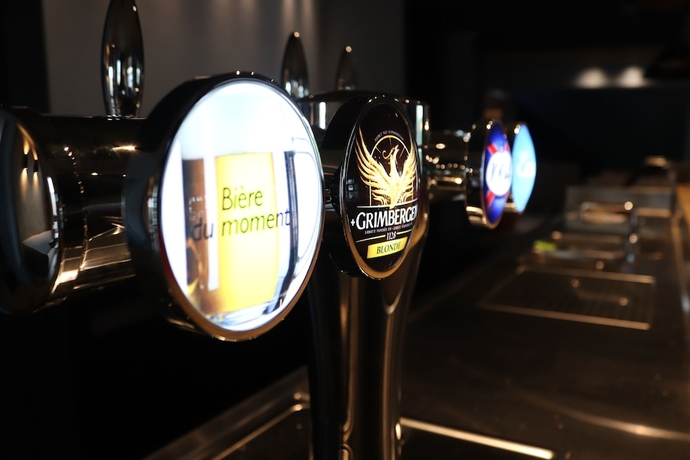 Imagen del bar/restaurante del Hotel IBIS MELUN. Foto 2